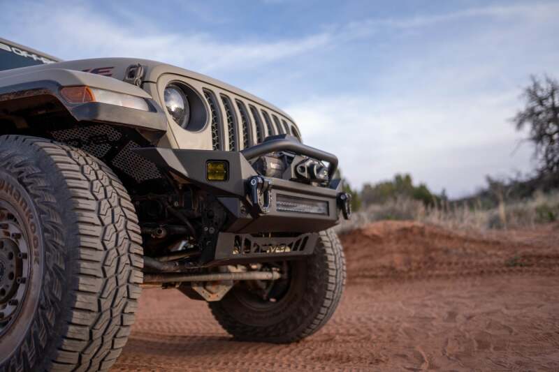 DV8 Offroad 18-23 Jeep Wrangler JL/JT Front Bumper Sway-Bar Disconnect Motor Skid Plate - #SPJL-02