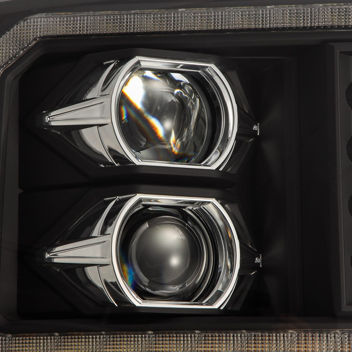 AlphaRex 880315 05-07 Ford F250/350/450/550 Super Duty PRO-Series Projector Headlights Black with Sequential Signal + SWB DRL