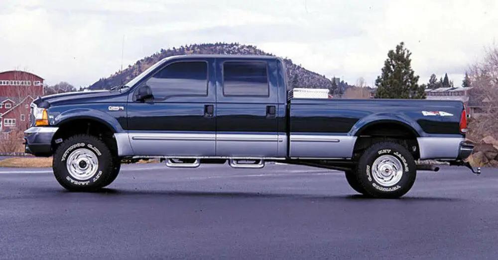 Tuff Country 22966K 2.5in Lift Kit No Shocks for 2000-2005 Ford Excursion 4WD (Gas Engine)