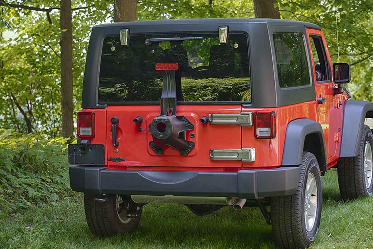Kentrol 30018 Liftgate Hinge Overlays Pair for 2007-2018 Jeep Wrangler JK - Polished Silver
