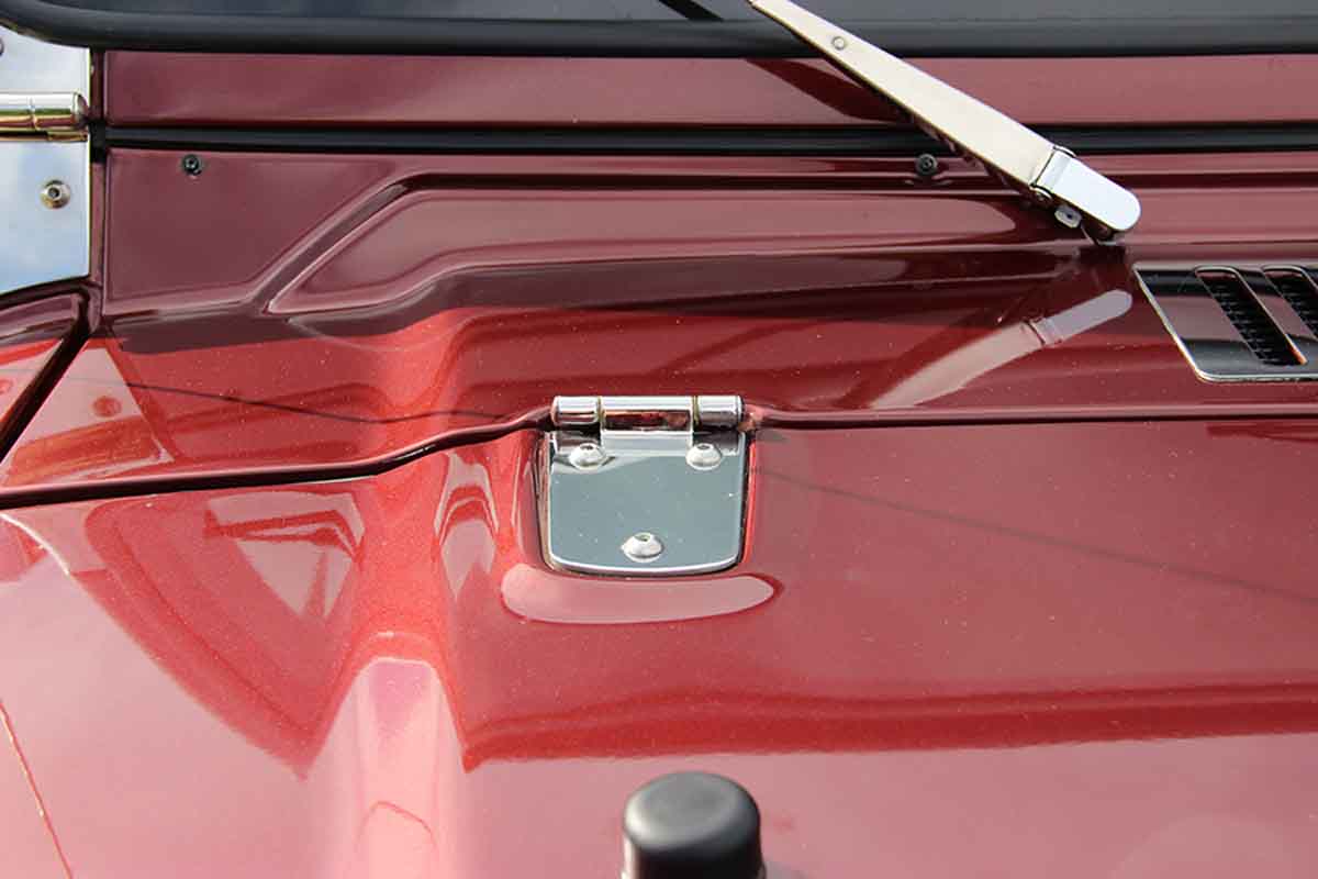 Kentrol 30476 Hood Hinge Pair for 1997-2006 Jeep Wrangler TJ LJ - Polished Silver