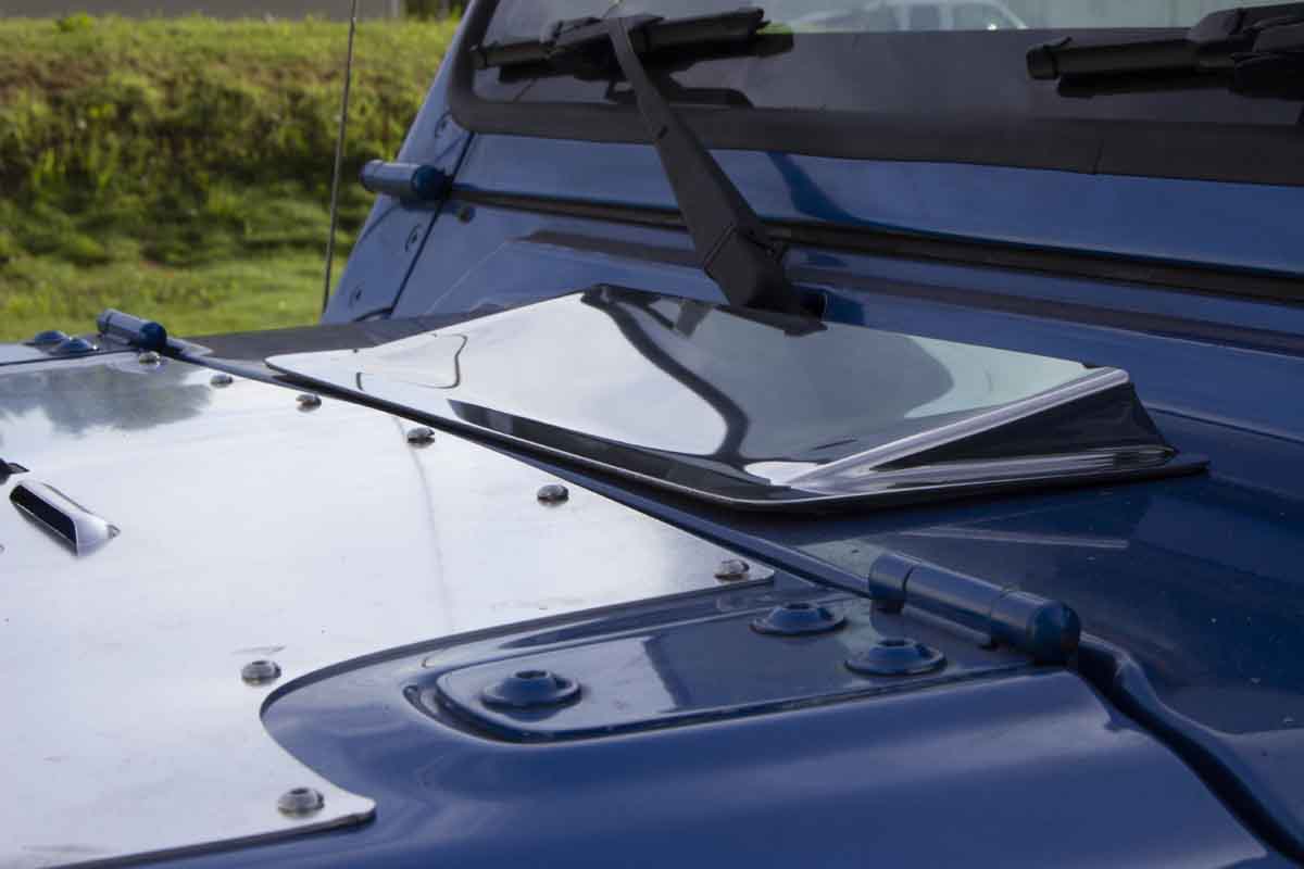 Kentrol 30520 Hood Vent Air Scoop for 1998-2006 Jeep Wrangler TJ LJ - Polished Silver