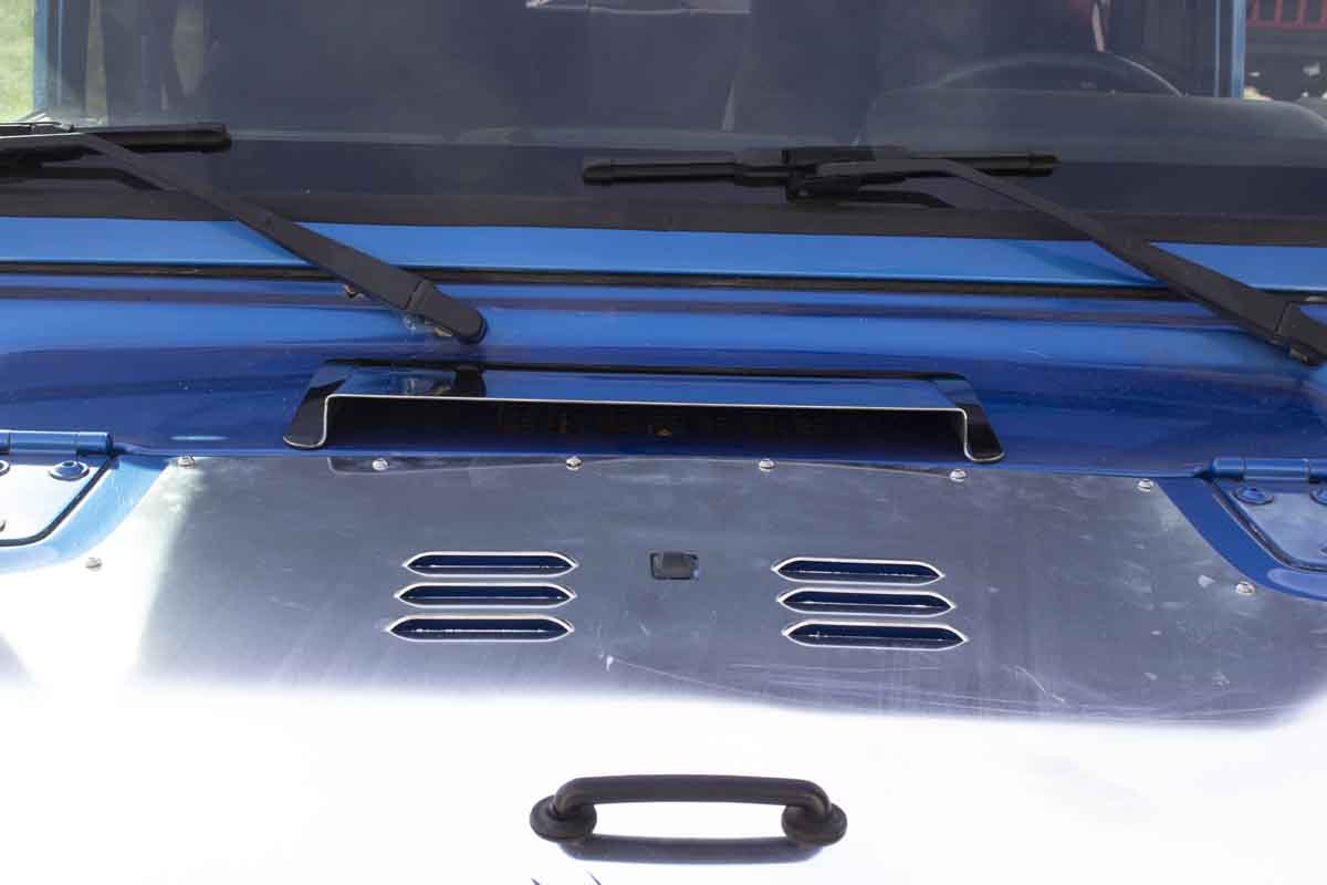 Kentrol 30520 Hood Vent Air Scoop for 1998-2006 Jeep Wrangler TJ LJ - Polished Silver