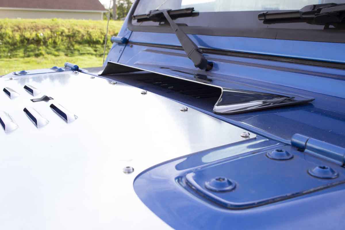 Kentrol 30520 Hood Vent Air Scoop for 1998-2006 Jeep Wrangler TJ LJ - Polished Silver