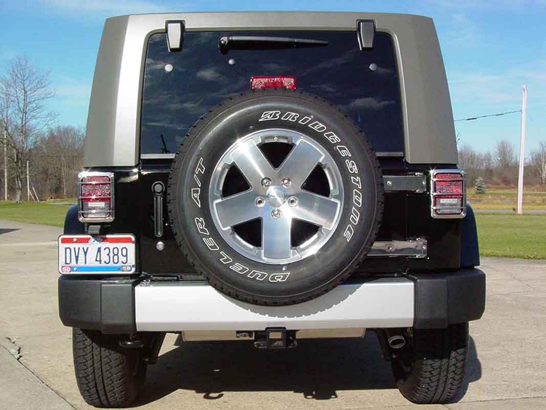 Kentrol 30578 Tailgate Hinge Pair for 2007-2018 Jeep Wrangler JK - Polished Silver