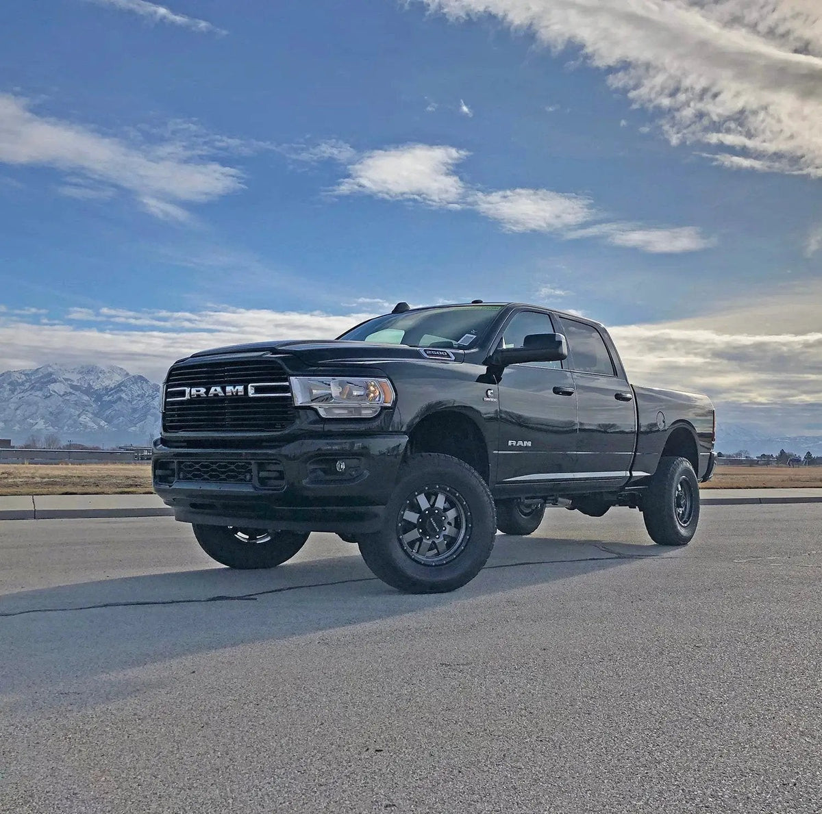 Tuff Country 33151KN 3in Lift Kit without Front Shock Brackets SX8000 for 2019-2023 Dodge Ram 3500