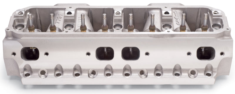 Edelbrock 77929 Big-Block Chrysler Victor B/Rb Heads with Valves