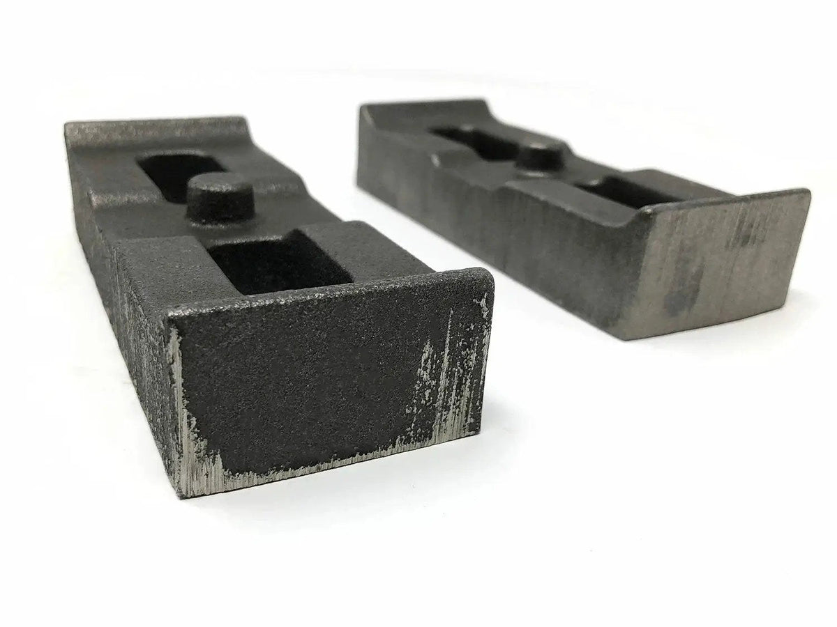 Tuff Country 79064 1in Cast Iron Lift Blocks Pair for 2001-2010 GMC Sierra 2500HD/3500 4WD